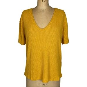 🌷 3/$30 Zara Mustard Textured Relaxed Fit V-Neck T-shirt Size M